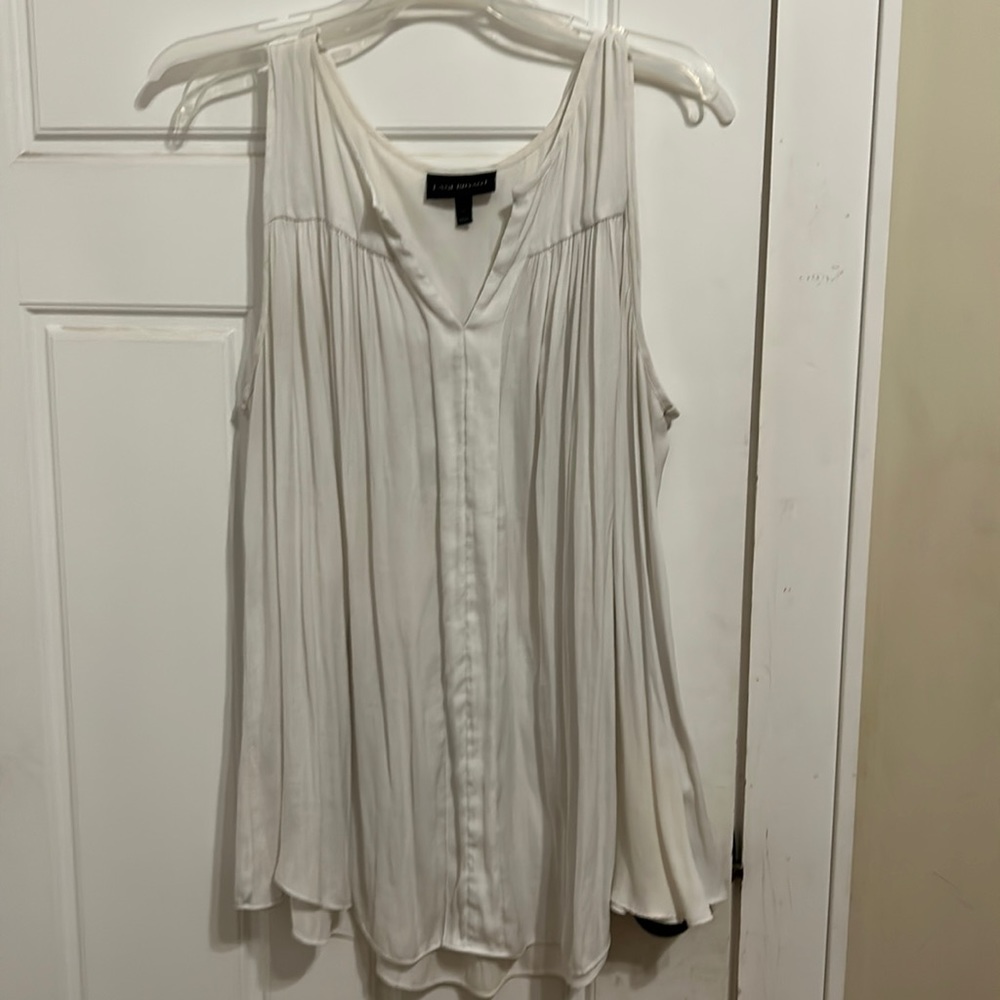 Flowy white top. Size 22